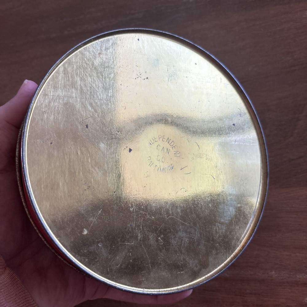 Vintage Independent Can Co. [Baltimore, MD] Black/Red/Gold Winter Metal Tin - Picture 4 of 9